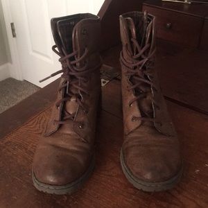 BOC brown 8.5/9 combat boots.